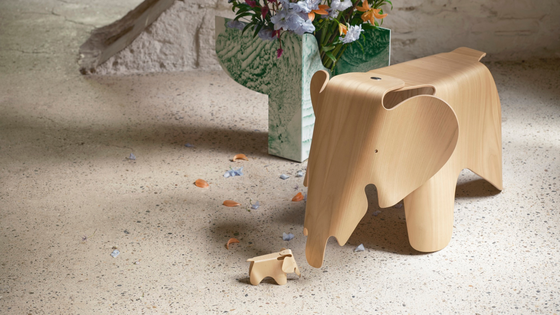 Vitra Eames Elephant Plywood