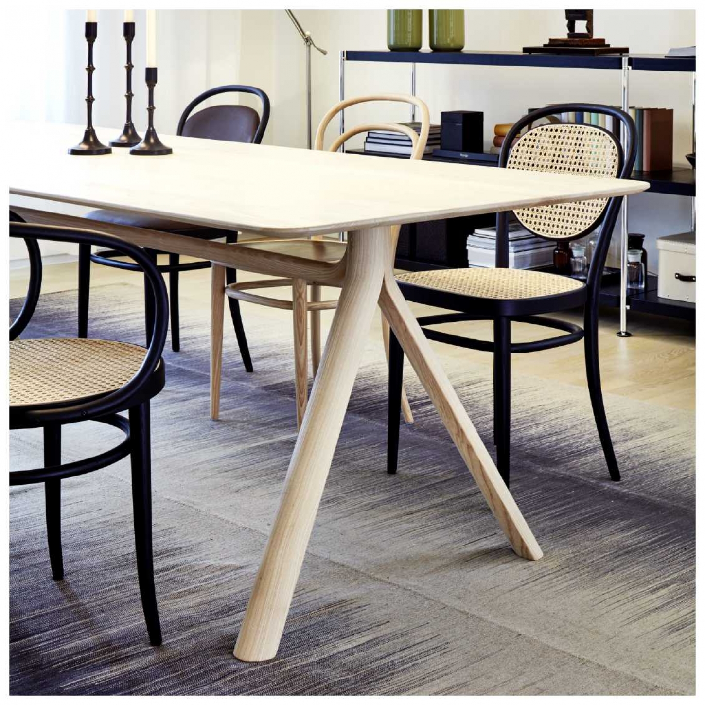 Omleiden koppeling tafel Outlet meubelen van topmerken bij Peeters-Van Leeuw